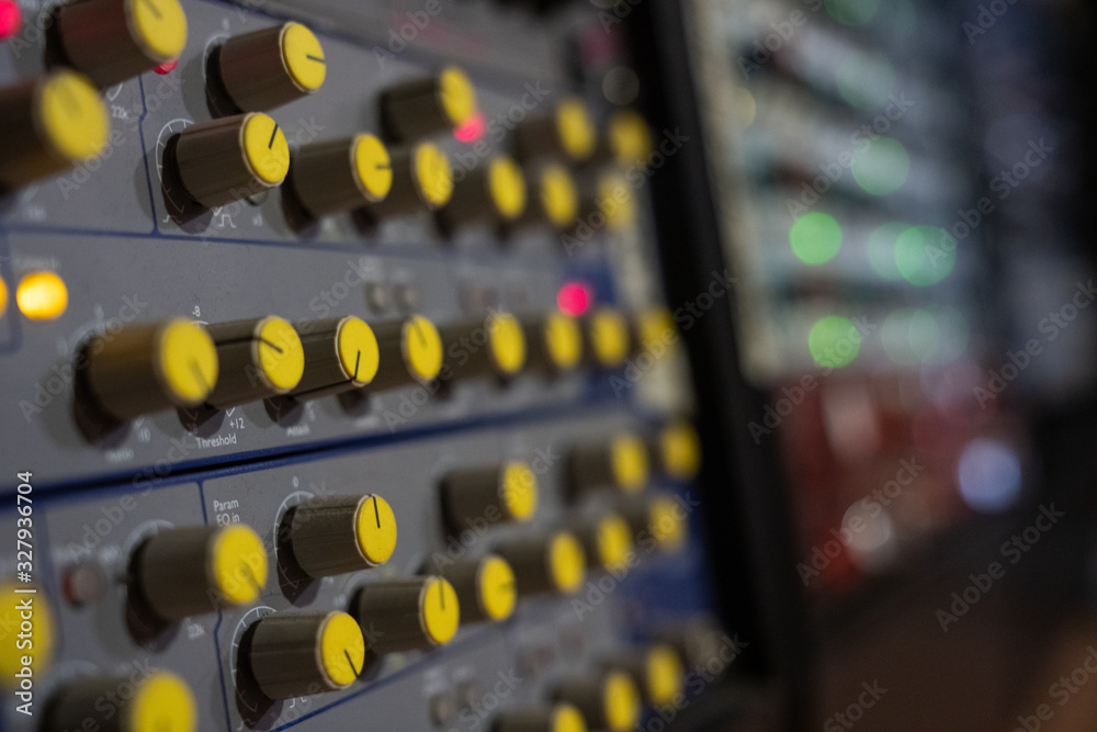 How To Connect An Equalizer And Compressor To A Mixer