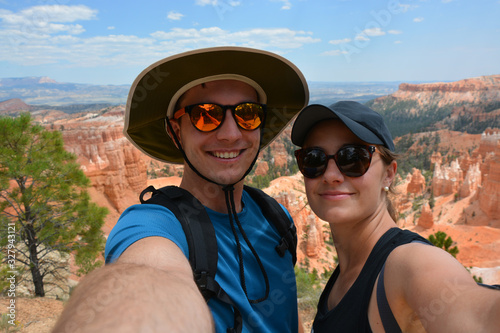 Vászonkép selfie in the bryce canyon