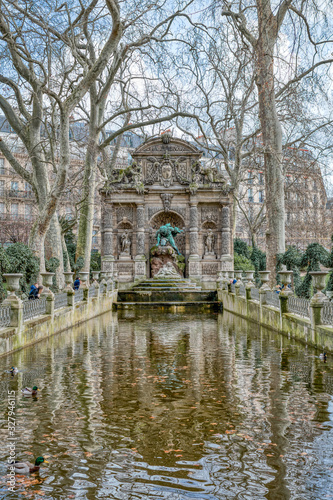 Bild auf Leinwand Paris, France: Medici Fountain at Luxembourg Gardens in winter