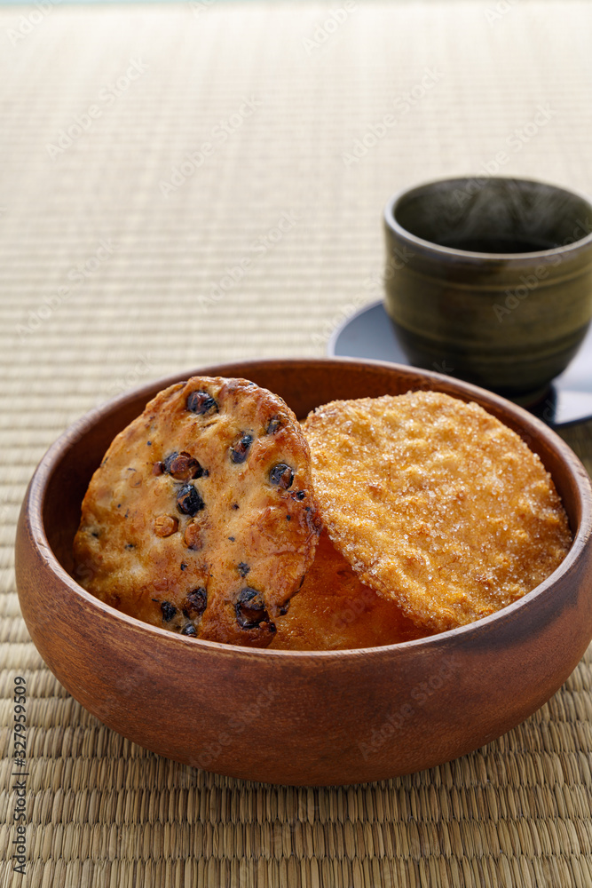 煎餅とお茶 煎餅とお茶