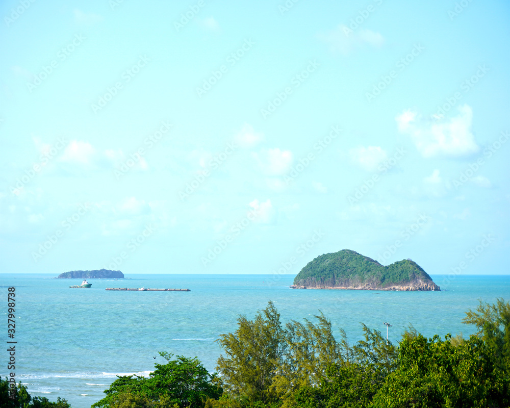 Naklejka premium Rat and Cat Island, sea is a popular tourist attraction to visit Comfortable Songkhla Province, Thailand 