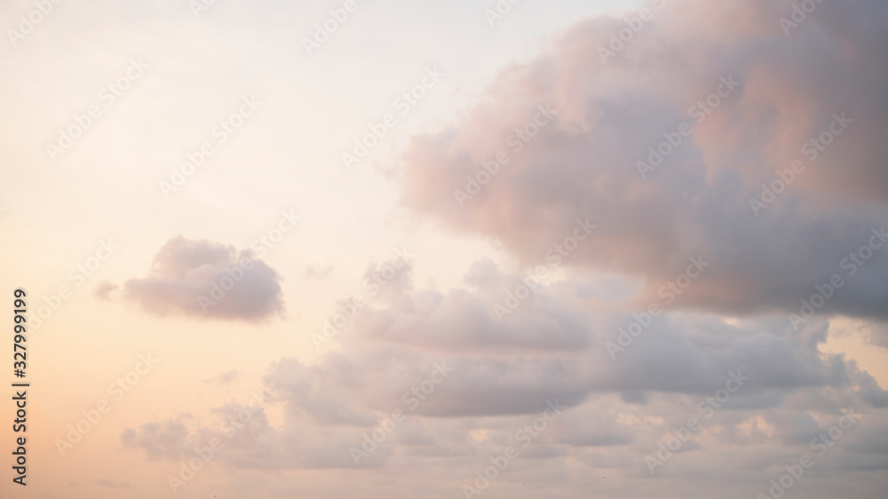 Obraz premium Sky and clouds of the windswept in the daytime 