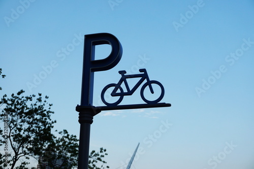 Bicycle parking sign in the Park
