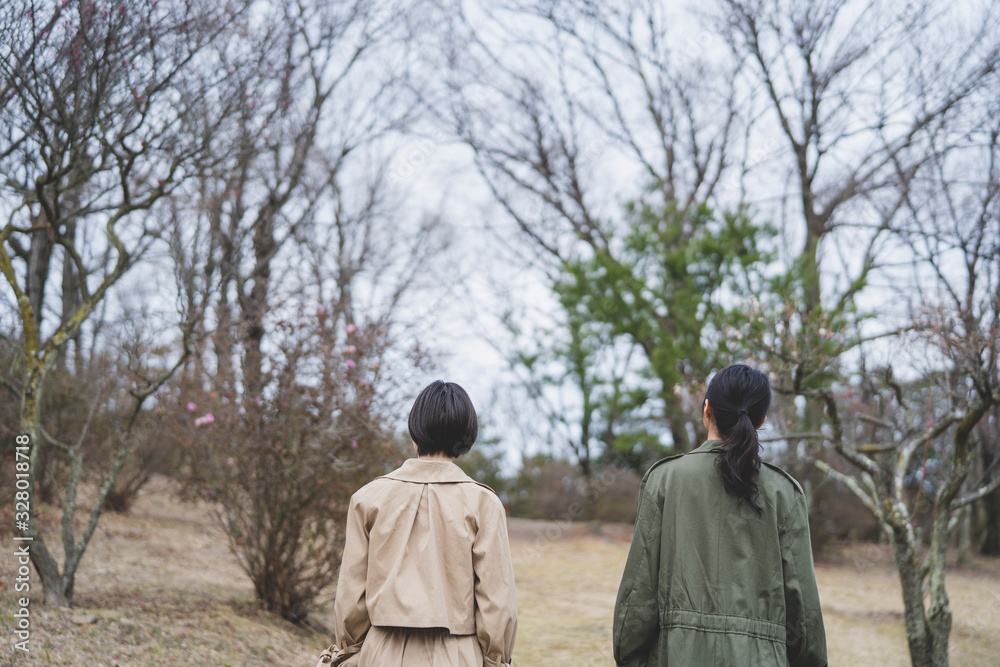 梅と女性 梅と女性