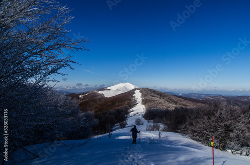 Fototapeta Naklejka Na Ścianę i Meble -  Zimowa panorama z połoniny Wetlińskiej Bieszczady