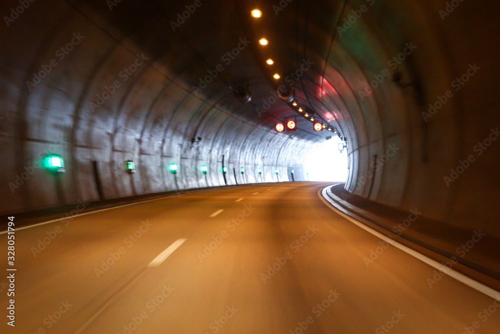 Blick in einem Autobahn Tunnel, Tunnelröhre Blick in einem Autobahn Tunnel, Tunnelröhre