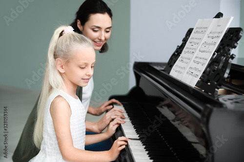 Private music teacher givin...