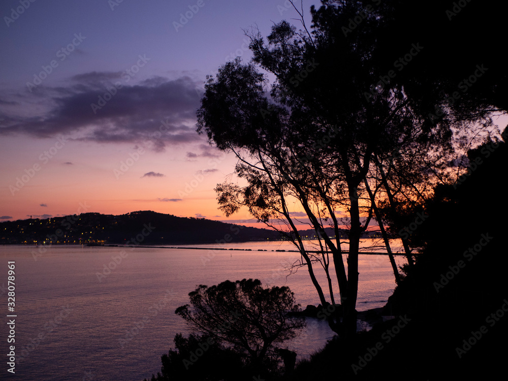 Fototapeta premium sunset on lake