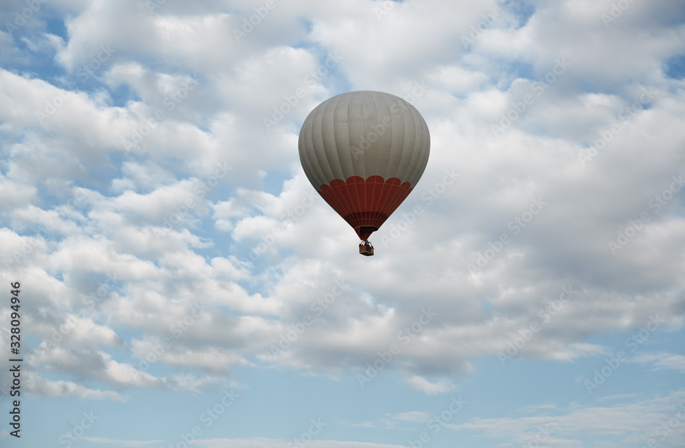 Fototapeta premium One hot air balloon flying in the sky