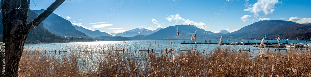 Panorama sur le lac d'Annecy - obrazy, fototapety, plakaty 