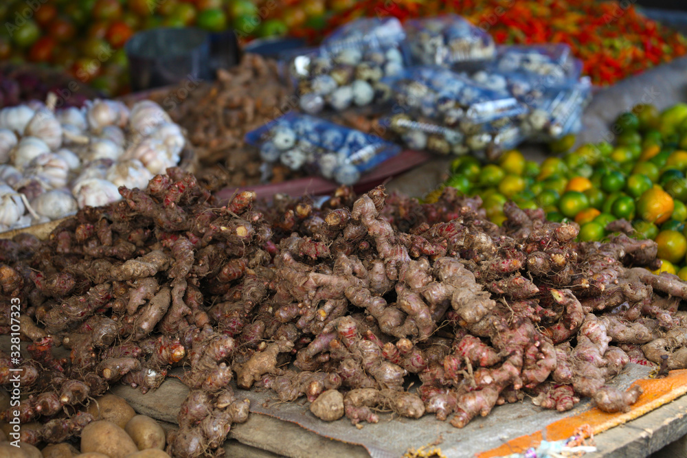 Fototapeta premium market in asia with fresh spices like ginger, garlic and chili