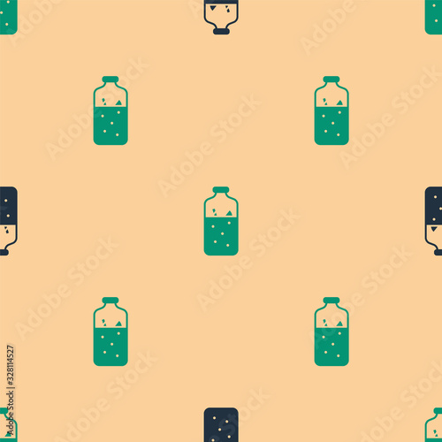 Green and black Mulled wine with ingredients icon isolated seamless pattern on beige background. Cinnamon stick, clove, lemon slice. Vector Illustration