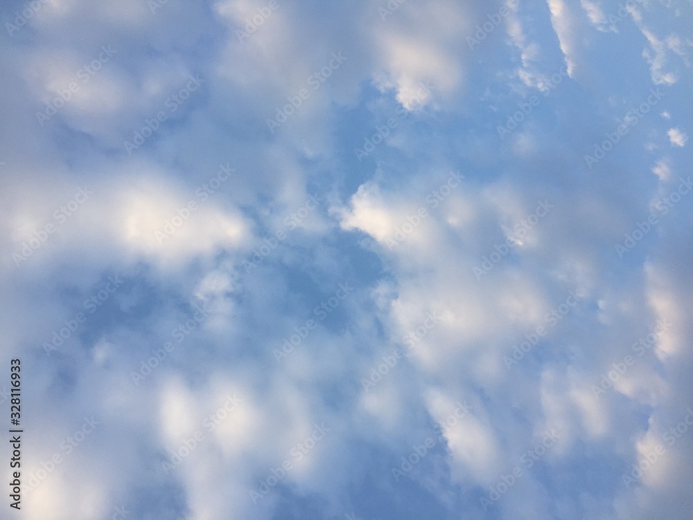 Obraz premium beautiful cloudy sky covered in the sky on a clear weather day