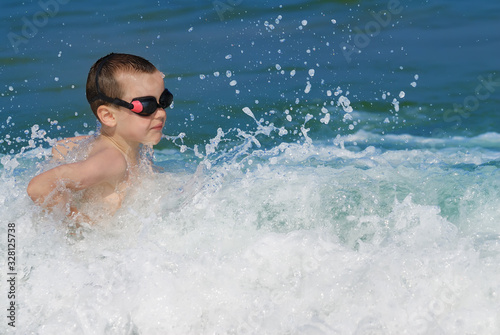 Boy playing in the sea © Trutta