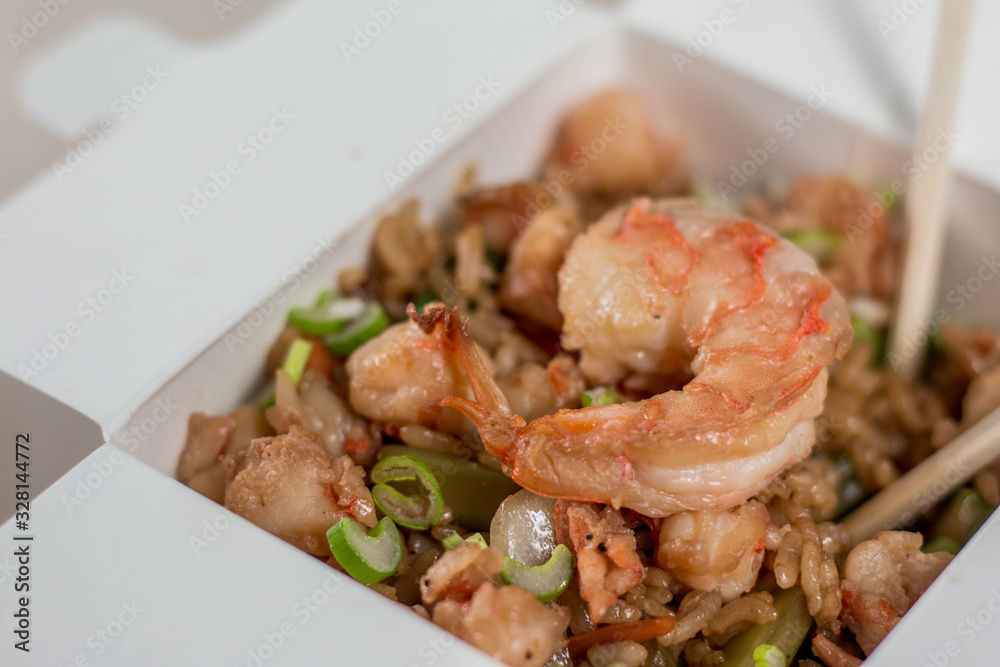 arroz con camarones y verduras comda asiatica arroz con camarones y verduras comda asiatica