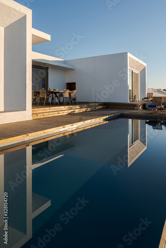Modern villa with pool and deck © Luis Viegas
