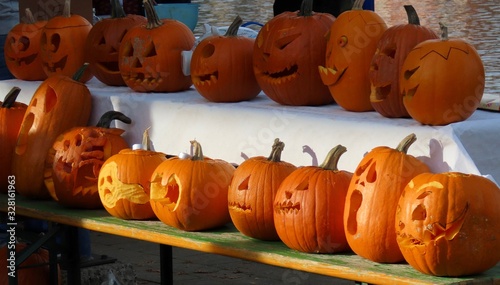 Quadro su tela Jack-o-lantern pumpkin row