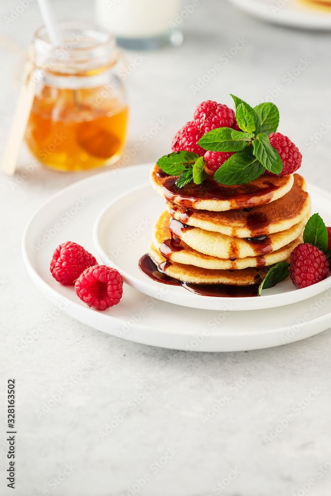 Sweet pancakes with raspberry Sweet pancakes with raspberry