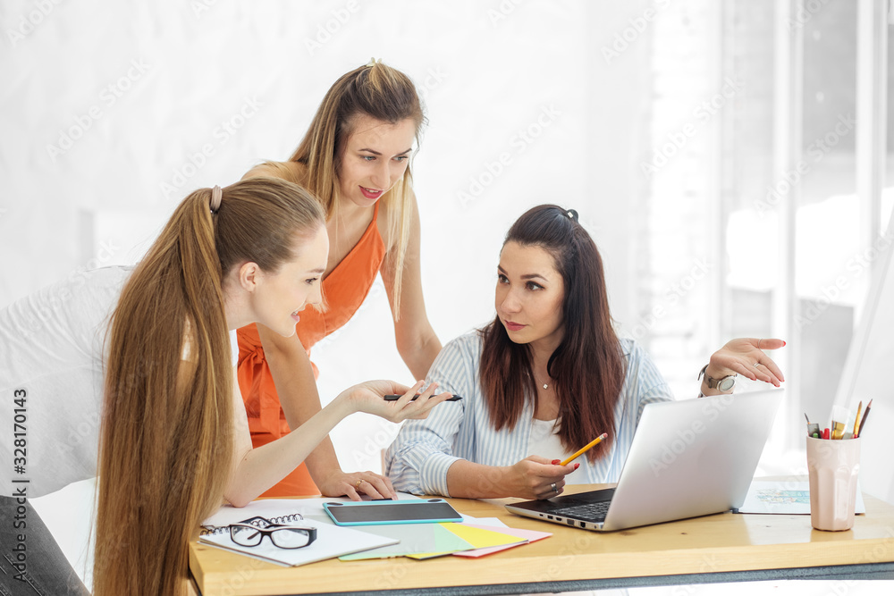 Grupa colleagues discuss the job in the office. The concept of brainstorming, work on result and success. Grupa colleagues discuss the job in the office. The concept of brainstorming, work on result and success.