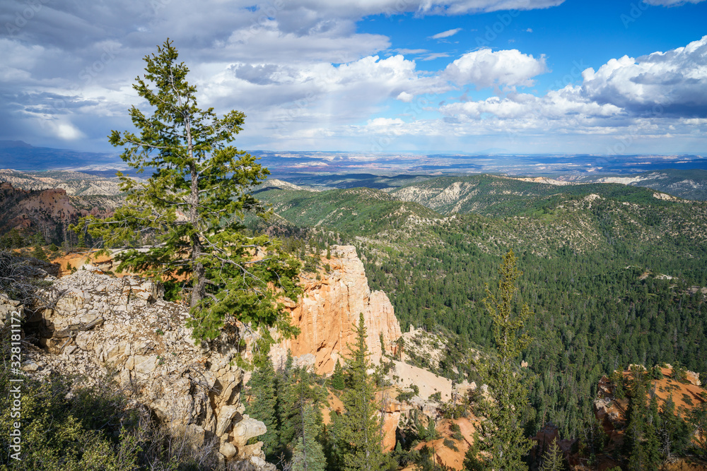 hiking in bryce canyon national park in utah in the usa