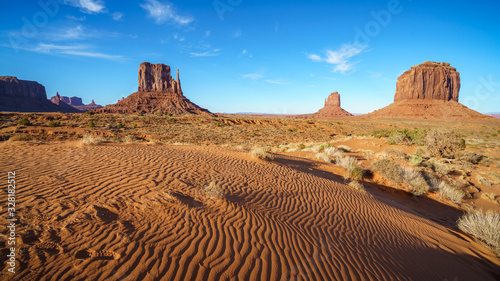 the scenic drive in the monument valley, usa