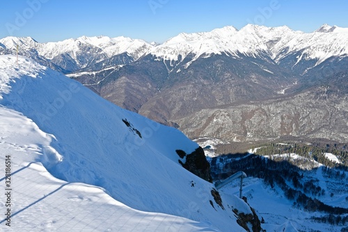 Cuadro en lienzo snow-capped mountain peaks in a ski resort