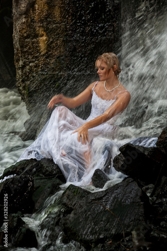 Fototapeta Naklejka Na Ścianę i Meble -  Young Bride On A River