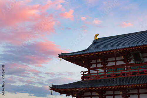 Fototapeta 平城宮跡の朱雀門と朝焼けの風景