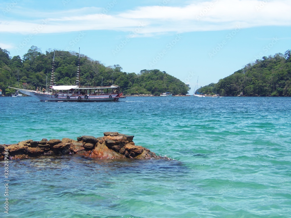 Obraz premium ANGRA DOS REIS - ILHA GRANDE - LAGOA AZUL ESCUNA