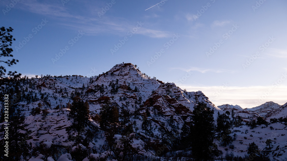 Naklejka premium góry zimą