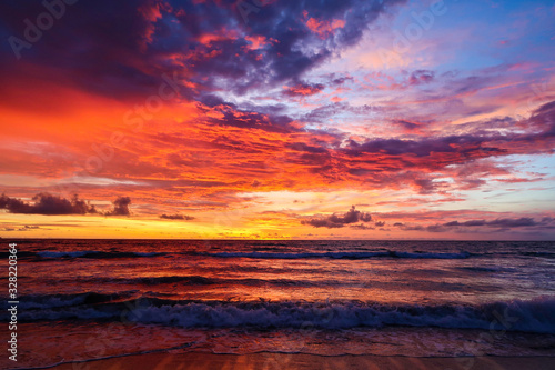 붉은 타는 노을과 바다, 인도네시아 발리 꾸따 해변