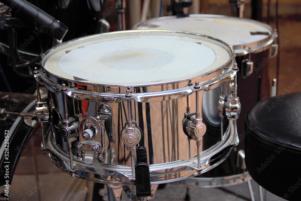 Snare drum set up with the kit to play live at a small gig event. Snare drum set up with the kit to play live at a small gig event.
