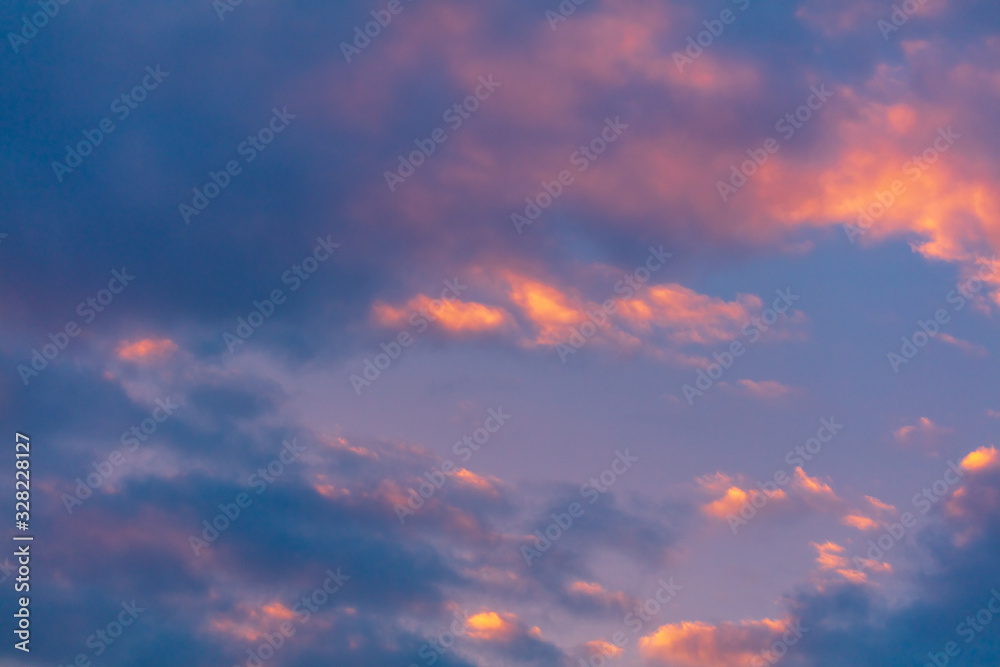 Fototapeta premium Pink dawn in the sky with clouds