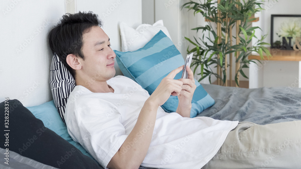 男性 スマートフォン 男性 スマートフォン