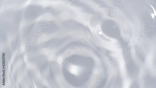 水面に落ちる水滴