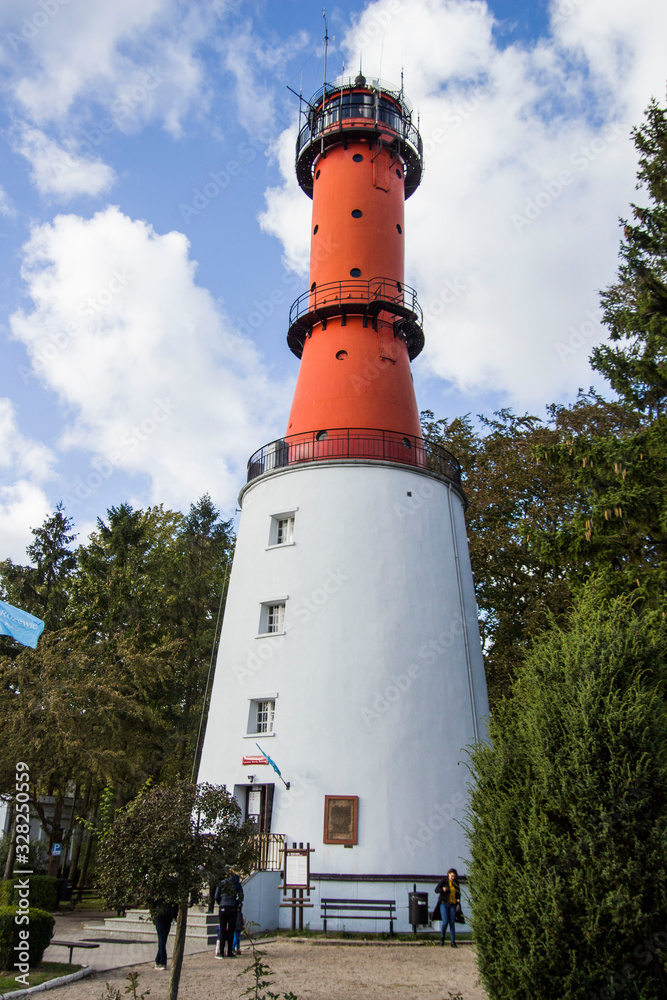 Latarnia morska na brzegu plaży