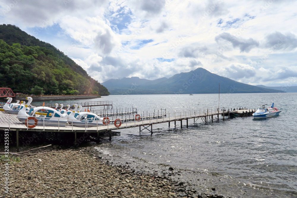 Obraz premium 支笏湖 ボート乗り場