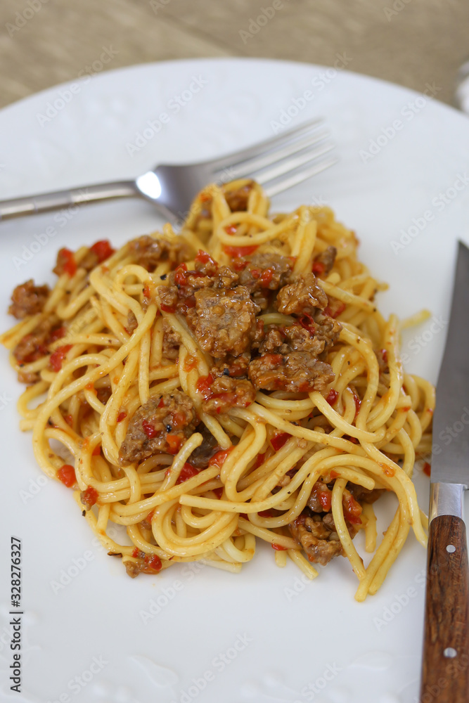 spaghetti au boeuf et aux poivrons