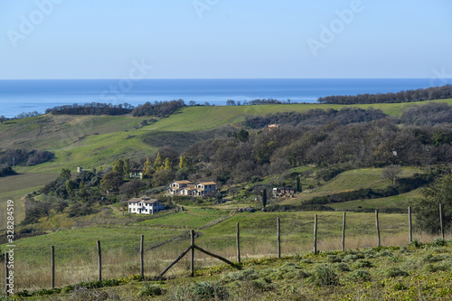 Paysage de campagne le long des c  tes italiennes