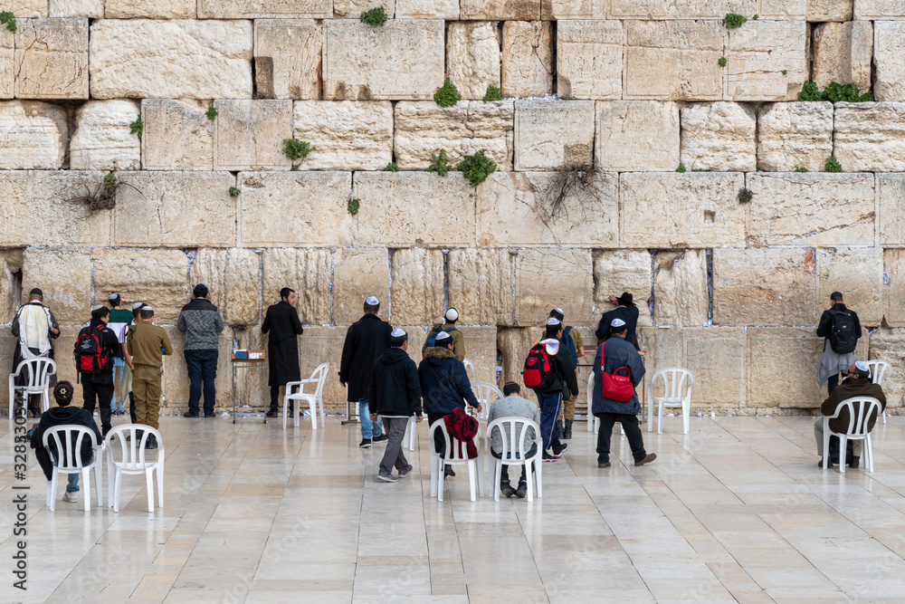People praying and grieving at the Western Wall in Jerusalem