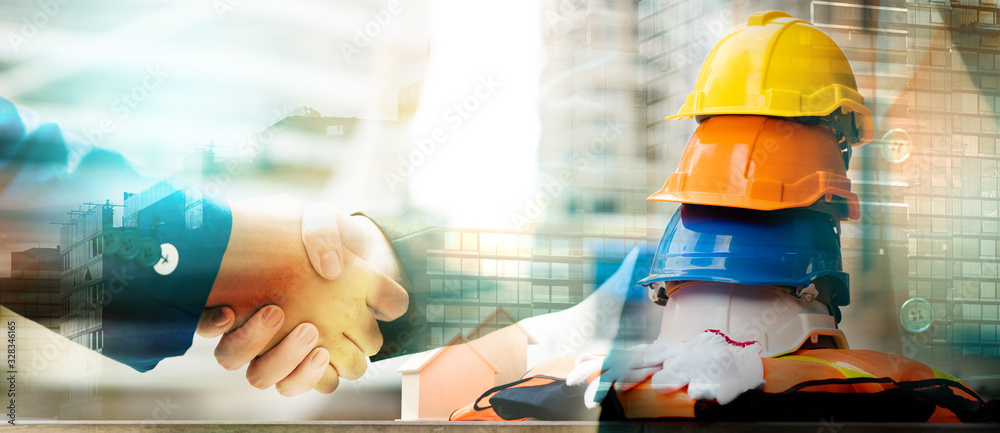 Multicolored Safety Construction Worker Hats. Teamwork of the construction team must have quality. Whether it is engineering, construction workers. Have a helmet to wear at work. For safety at work. - obrazy, fototapety, plakaty 