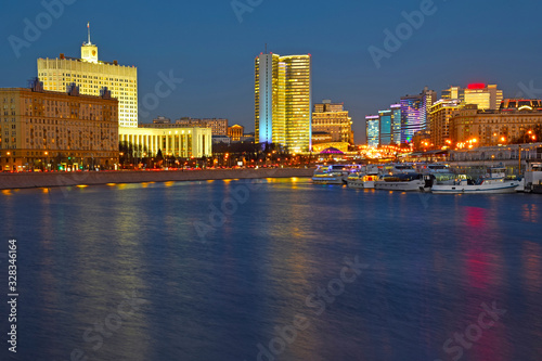 High-rise buildings on the embankment of the Moscow river in the evening. Russia, Moscow, February 2012 © Сергей Балдин