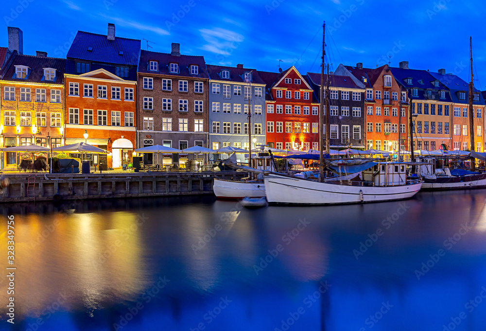Naklejka premium Copenhagen. The Nyhavn channel is at dawn.