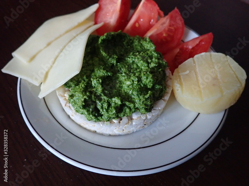  round rice bread with green basil pesto