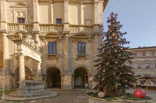 Bild auf Leinwand Montepulciano square with Christmas tree near the Grifi and Leoni well
