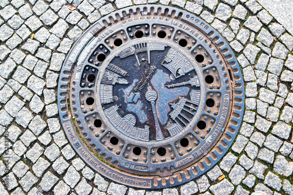 Berlin sewer hatch with image of city landmarks