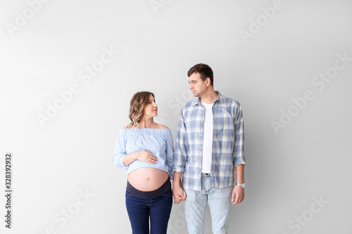 Beautiful pregnant couple o...
