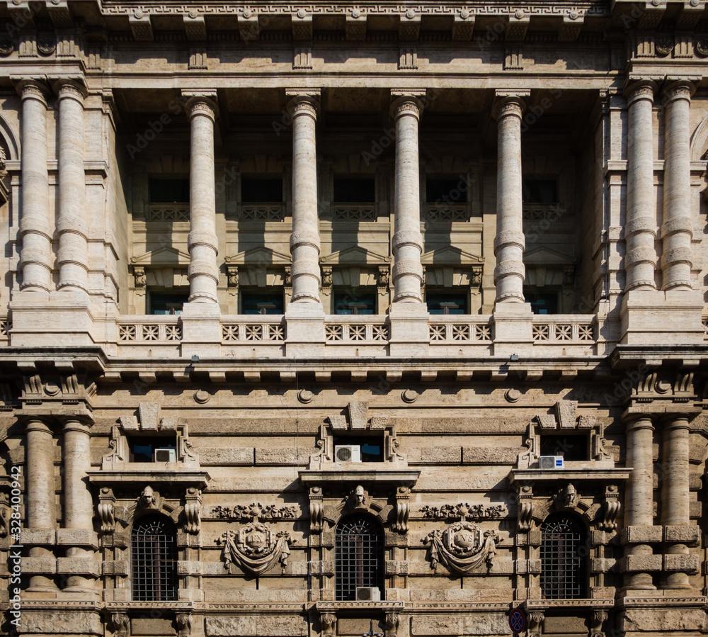 Obraz premium Beautiful historic facade of justice palace in Rome on sunny spring day