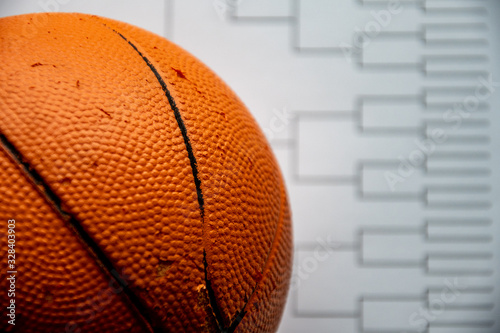Obraz na plátně Blank bracket grid on white paper with basketball on top