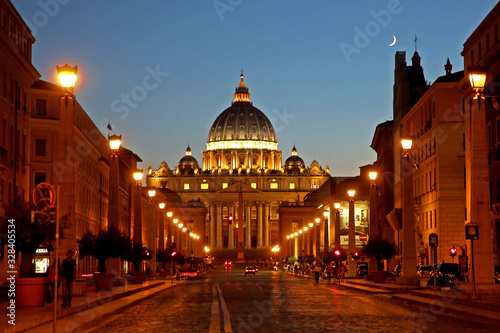 Fototapeta Naklejka Na Ścianę i Meble -  St. Peter’s Basilica in Vatican City.